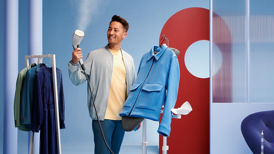 Vaadake, kuidas Philipsi k&otilde;iki-&uuml;hes triikimis- ja aurukeskus t&ouml;&ouml;tab