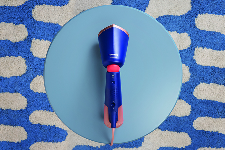 Vaadake, kuidas Philipsi 5000 seeria k&auml;eshoitav auruti t&ouml;&ouml;tab